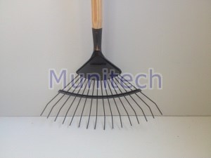 Metal Fan Rake 16 Tooth Green With wooden Handle