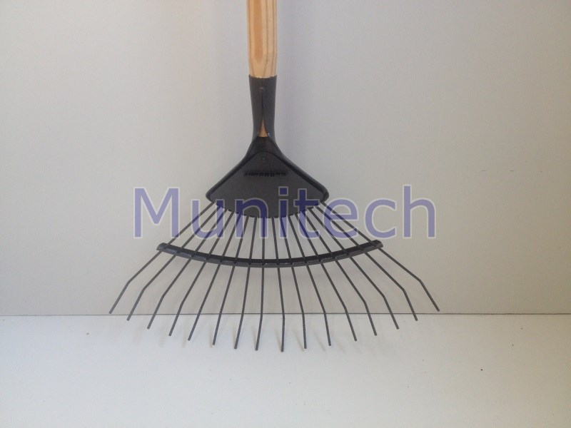Metal Fan Rake 16 Tooth Green With wooden Handle